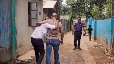 সাভারে সাংবাদিকদের উপর সন্ত্রাসী হামলায় আহত ৩, আটক ৪ সাভারে সাংবাদিকদের উপর সন্ত্রাসী হামলায় আহত ৩, আটক ৪