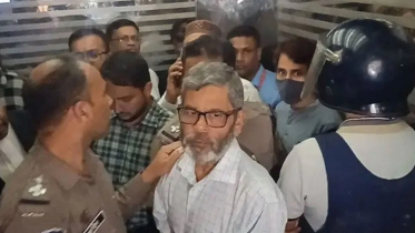 সন্ত্রাসবিরোধী আইনে করা মামলায় গ্রেপ্তার সাংবাদিক শওকত মাহমুদ সন্ত্রাসবিরোধী আইনে করা মামলায় গ্রেপ্তার সাংবাদিক শওকত মাহমুদ