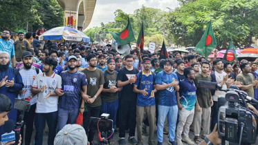 শাহবাগ অবরোধ করে বুয়েট শিক্ষার্থীদের বিক্ষোভ