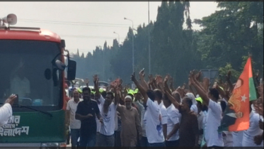সিরাজগঞ্জের মানুষের ভালবাসায় সিক্ত হলেন প্রধানমন্ত্রী