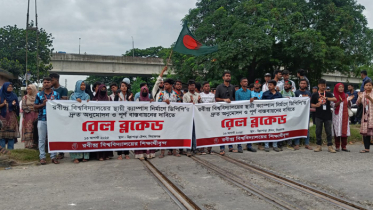 রবীন্দ্র বিশ্ববিদ্যালয়ের শিক্ষার্থীদের রেলপথ অবরোধ, চলাচল বন্ধ