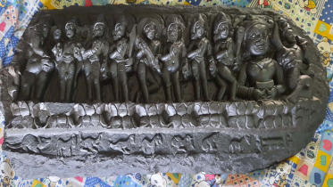 ব্যাগে মিলল ১০ কোটি টাকার মূর্তি