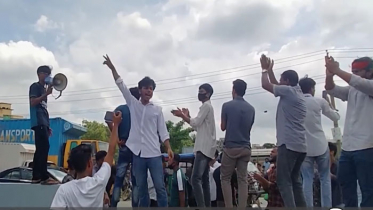 বাড্ডা ও যাত্রাবাড়িতে অবস্থান নিয়েছে আন্দোলনকারীরা