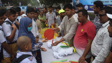 রংপুরে স্বেচ্ছাসেবক লীগ নেতা সুইটের নেতৃত্বে ক্যাপ-পাখা-পানি বিতরণ