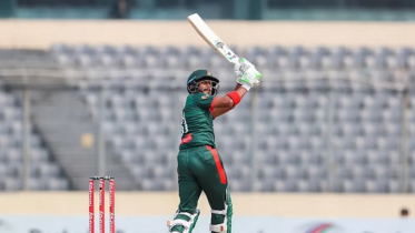 ক্যারিয়ারের প্রথম সেঞ্চুরির দেখা পেলেন তানজিদ তামিম ক্যারিয়ারের প্রথম সেঞ্চুরির দেখা পেলেন তানজিদ তামিম