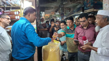 টাঙ্গাইলে মুগ ডালের নামে মথবিজ  ডাল বিক্রি, দুই ব্যবসায়ীকে জরিমানা