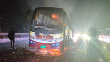 ঢাকা-টাঙ্গাইল মহাসড়কে চলন্ত যাত্রীবাহী বাসে আগুন