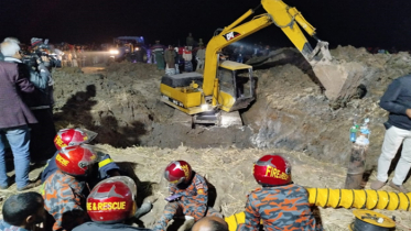 নলকূপের গর্তে আটকে থাকা শিশুটি উদ্ধারে খোঁড়া হচ্ছে সুড়ঙ্গ নলকূপের গর্তে আটকে থাকা শিশুটি উদ্ধারে খোঁড়া হচ্ছে সুড়ঙ্গ