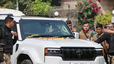 নিজের গাড়িতেই চলাফেরা করবেন প্রধানমন্ত্রী তারেক রহমান নিজের গাড়িতেই চলাফেরা করবেন প্রধানমন্ত্রী তারেক রহমান