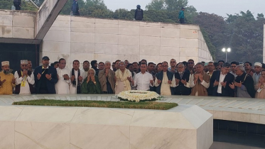 ১৯ বছর পর বাবার কবর জিয়ারত করলেন তারেক রহমান