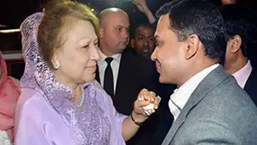 মাকে নিয়ে আবেগঘন পোস্ট তারেক রহমানের