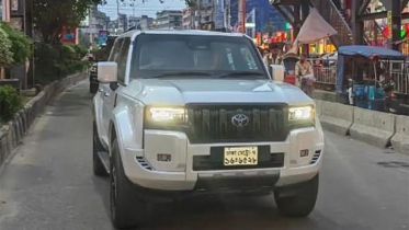 রাজধানীর পরিচ্ছন্নতা দেখতে নিজেই গাড়ি চালিয়ে সড়ক পরিদর্শন করলেন প্রধানমন্ত্রী রাজধানীর পরিচ্ছন্নতা দেখতে নিজেই গাড়ি চালিয়ে সড়ক পরিদর্শন করলেন প্রধানমন্ত্রী