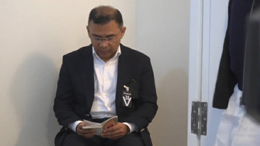 মায়ের পাশে তারেক রহমানের কোরআন তেলাওয়াত