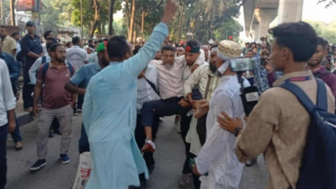 প্রাথমিক শিক্ষকদের পদযাত্রায় পুলিশের বাধা, সাউন্ড গ্রেনেড নিক্ষেপ