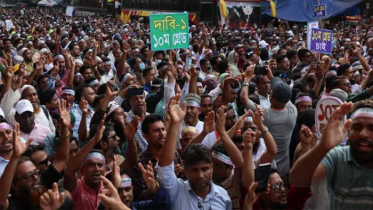 অনির্দিষ্টকালের কর্মবিরতিতে প্রাথমিকের শিক্ষকরা