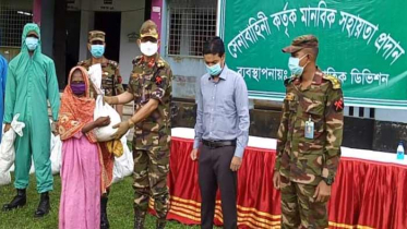 ঠাকুরগাঁওয়ে ৮শ’ কর্মহীনদের মাঝে সেনাবাহিনীর খাবার বিতরণ