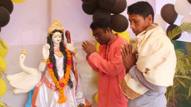 নানা আনুষ্ঠানিকতা মধ্য দিয়ে হিলিতে সরস্বতী পূজা উদযাপন 