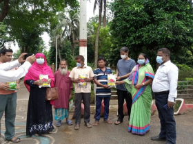 রাণীশংকৈলে কৃষকদের মাঝে বিনামূল্যে বীজ ও সার বিতরণ