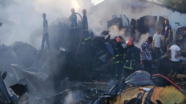 টঙ্গীতে আগুনে পুড়লো ৬টি বস্তার গোডাউন