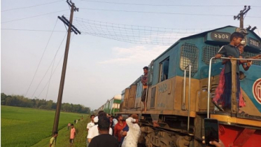 উপবন এক্সপ্রেসের ইঞ্জিনে আগুন, ৩ ঘণ্টা বন্ধ রেল যোগাযোগ