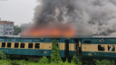 চট্টগ্রামে বৃষ্টির মধ্যে ট্রেনের ২ পরিত্যক্ত বগিতে আগুন