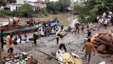 বাগেরহাটে কোটি টাকার পণ্য নিয়ে ট্রলার ডুবি