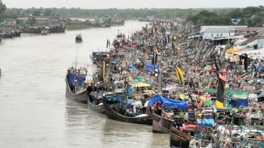 পায়রা বন্দরে ৩ নম্বর সতর্ক সংকেত, আশ্রয়ে সহস্রাধিক ট্রলার