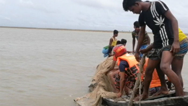 নোয়াখালীতে নদী থেকে ৩ পর্যটকের মরদেহ উদ্ধার