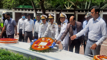 বঙ্গবন্ধুর সমাধিতে পায়রা বন্দর চেয়ারম্যানের শ্রদ্ধা
