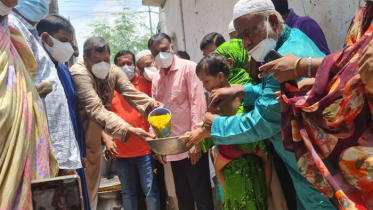 অসহায় ও দুস্থদের মাঝে রান্না করা খাবার বিতরণ করেছে যুবলীগ