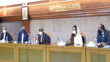 বয়োজ্যেষ্ঠ ও স্বাস্থ্য কর্মীরা টিকা প্রাপ্তিতে অগ্রাধিকার পাবেন