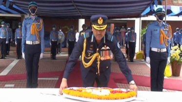 বঙ্গবন্ধুর সমাধিসৌধে বিমান বাহিনী প্রধানের পুষ্পার্ঘ্য অর্পণ