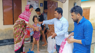 বন্যার্তদের মাঝে শাবিপ্রবি ছাত্রলীগের ত্রাণ বিতরণ