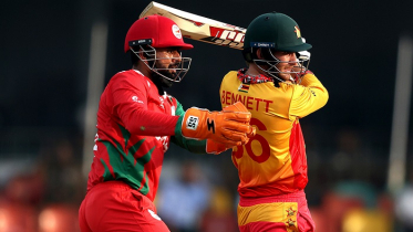 বিশ্বকাপে প্রত্যাবর্তনের ম্যাচে ওমানকে উড়িয়ে দিল জিম্বাবুয়ে