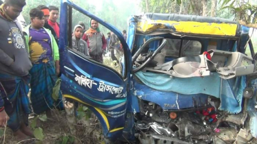 ঘন কুয়াশায় বাস-পিকআপ মুখোমুখি সংঘর্ষ, নিহত ১