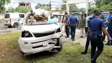 ট্রাকে মাইক্রোর ধাক্কা, দুই পুলিশ কনস্টেবলসহ নিহত ৩