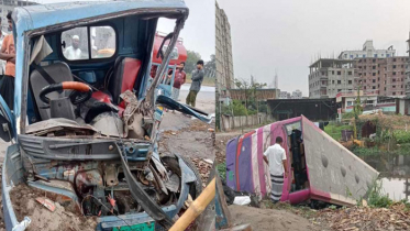 যাত্রাবাড়ীতে বাসের ধাক্কায় পিকআপের চালকসহ নিহত ২