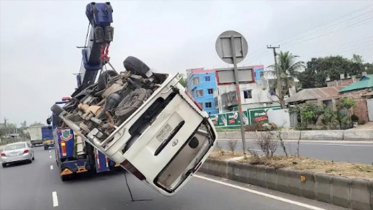 মাইক্রোবাসের সিলিন্ডার বিস্ফোরণে নিহত ৩, ঈদ আনন্দ বিষাদে