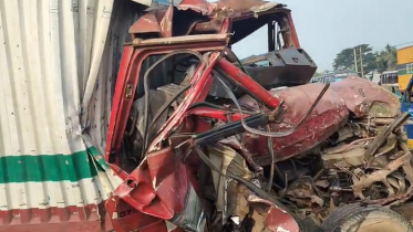 ধামরাইয়ে বাস-কাভার্ডভ্যানের মুখোমুখি সংঘর্ষ, চালক নিহত ধামরাইয়ে বাস-কাভার্ডভ্যানের মুখোমুখি সংঘর্ষ, চালক নিহত