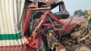 ধামরাইয়ে বাস-কাভার্ডভ্যানের মুখোমুখি সংঘর্ষ, চালক নিহত