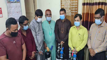 আখাউড়া স্বাস্থ্য কমপ্লেক্সে অক্সিজেন সিলিন্ডার দিলেন আইনমন্ত্রী