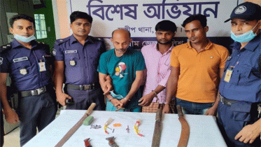 সন্দ্বীপে অস্ত্রসহ ৩ ডাকাত আটক 