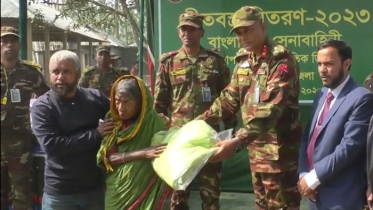 কুড়িগ্রামের শীতার্ত মানুষের মাঝে সেনাবাহিনীর শীতবস্ত্র বিতরণ