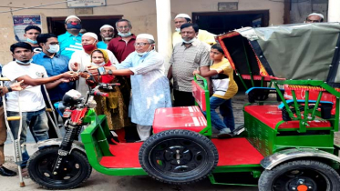 শ্রীমঙ্গলে কৃষকের মাঝে কম্বাইন হারভেস্টার মেশিন বিতরণ