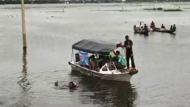 দুর্ঘটনাকবলিত নৌকাটির খোঁজে উদ্ধার অভিযান অব্যাহত