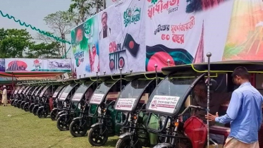 স্বাধীনতা দিবসে ভাণ্ডারিয়ায় উপজেলায় ইজিবাইক বিতরণ