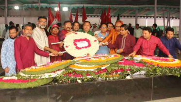 বঙ্গবন্ধুর প্রতিকৃতিতে শ্রদ্ধা জানিয়েছে `ব্যাংকার্স ওয়েলফেয়ার ক্লাব বাংলাদেশ` 