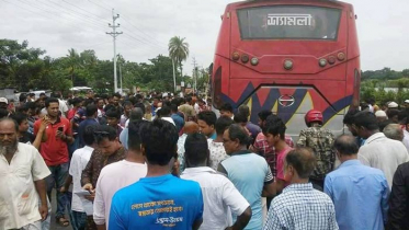 বরিশালে শ্যামলী পরিবহন বাসের চাপায় ভ্যানের ২ যাত্রী নিহত