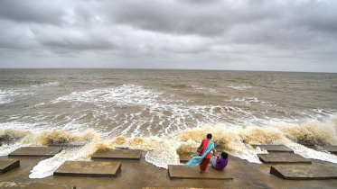 নদীবন্দরে সতর্ক সংকেত, বজ্রপাতের আভাস
