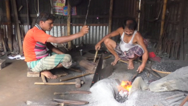 ঈদের ছোঁয়া নেই ব্রাহ্মণবাড়িয়ার কামার পল্লীতে